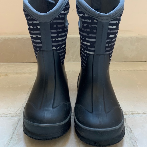 bogs kids size 1